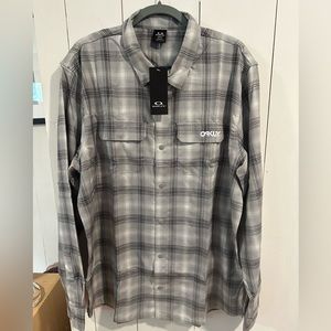 Price drop!! NWT Oakley Gray Plaid Tech Flannel, Size XXL